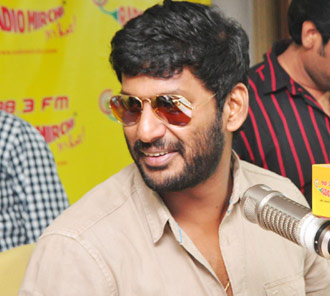 Vishal at Radio Mirchi